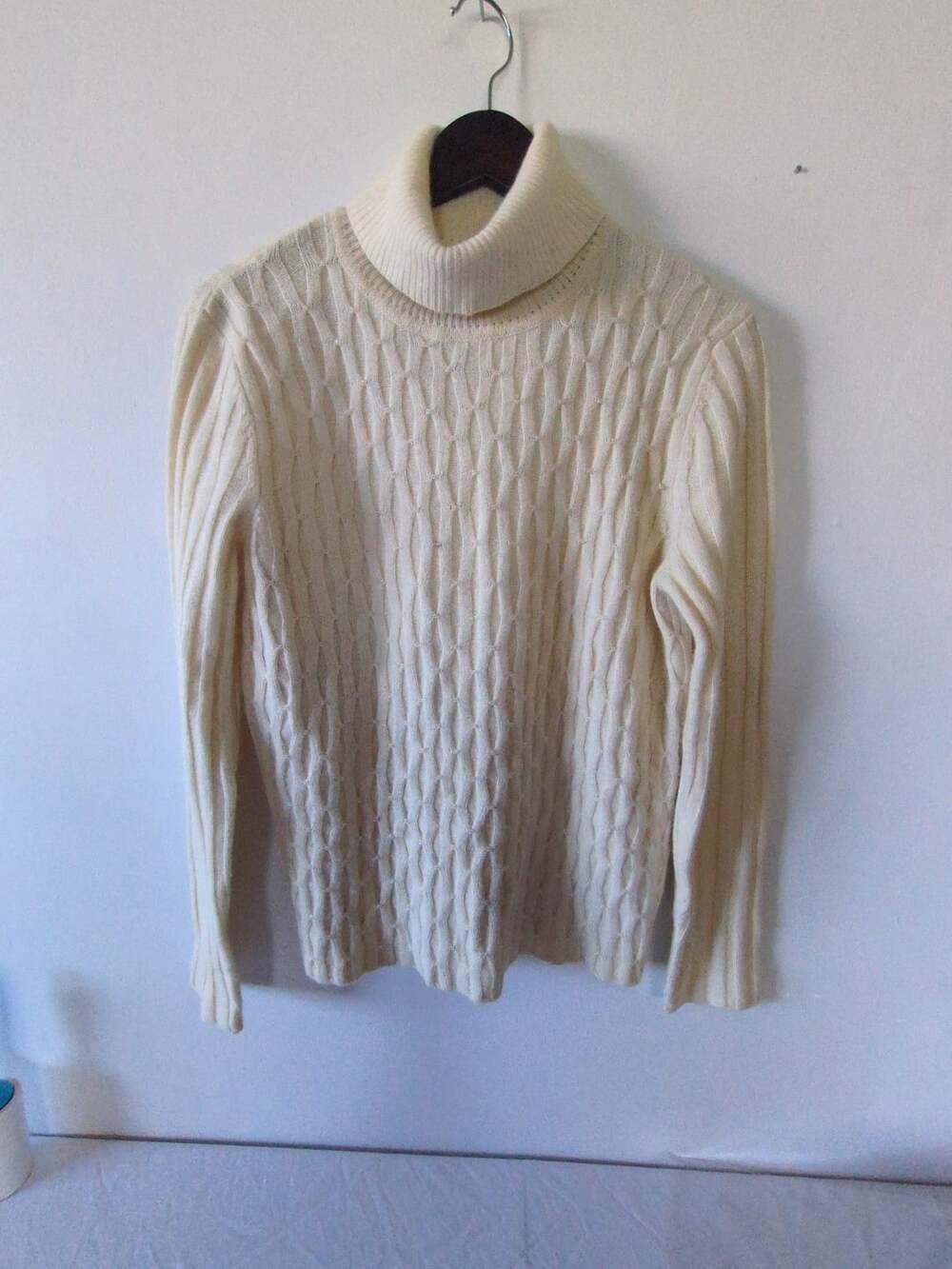 Jones New York Signature Turtleneck Sweater Size L Ivory Cable Knit
